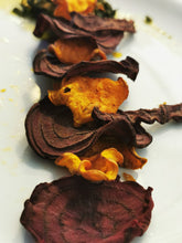Load image into Gallery viewer, Vegetable Crisps: Beetroot 140g Hostess pack
